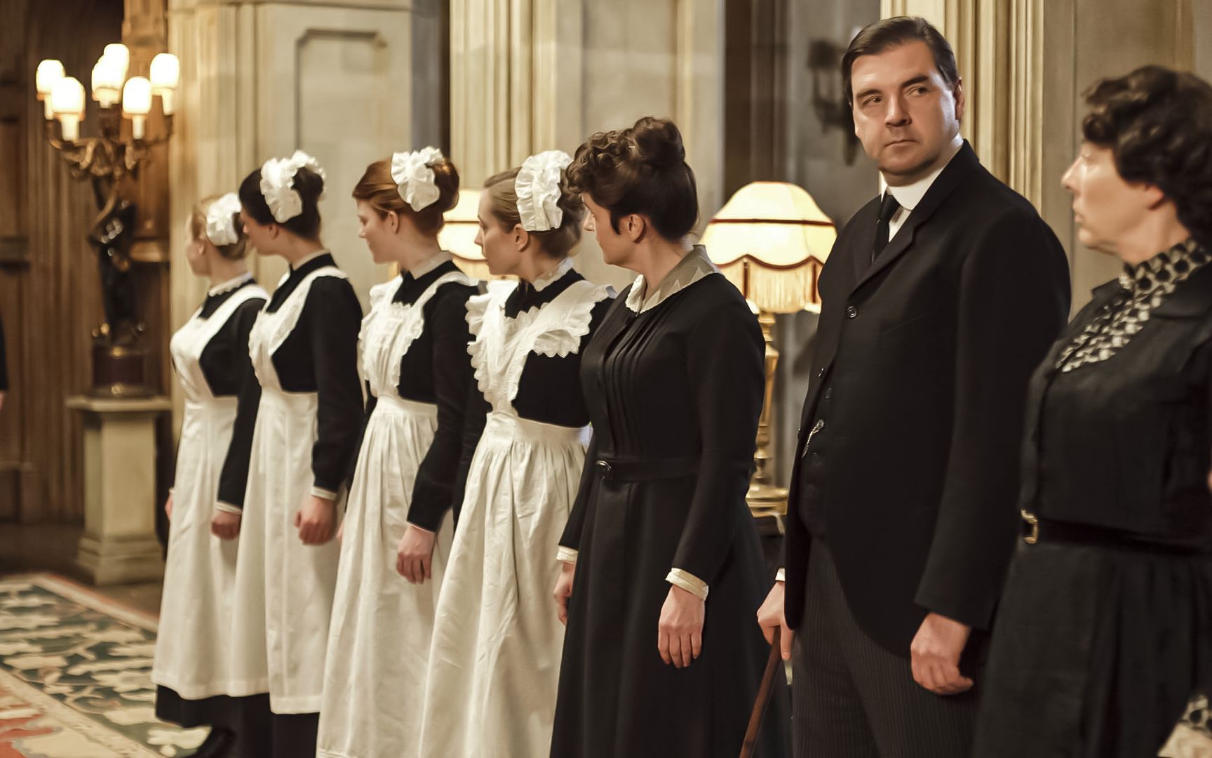 英国贵族仆人之间不仅有尔虞我诈,更有青涩令人向往的爱情!