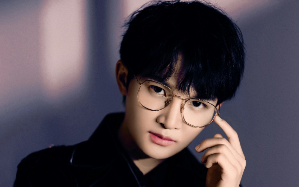 暴力剪辑周深天赐的声音片段各种猫猫行为大赏承包戴眼镜的小深总