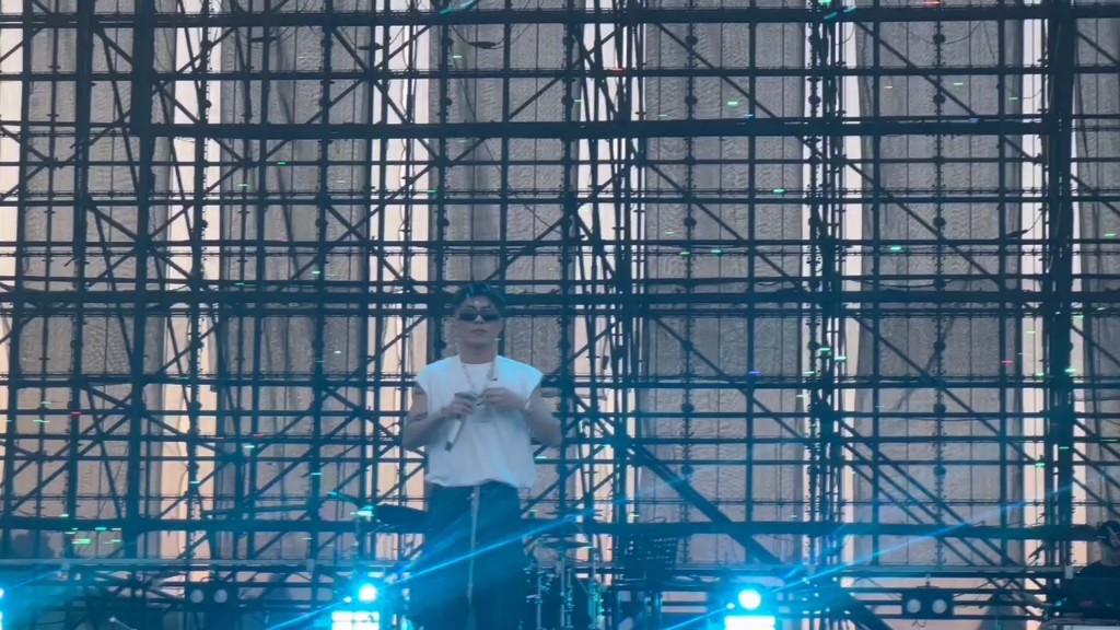 刘聪《经济舱》