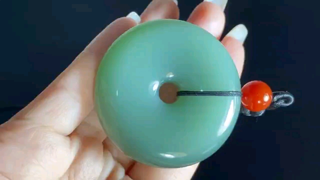 收藏款和田玉碧玉 老俄碧 起荧光 平安扣 鸭蛋青 起荧光 料子非常细腻