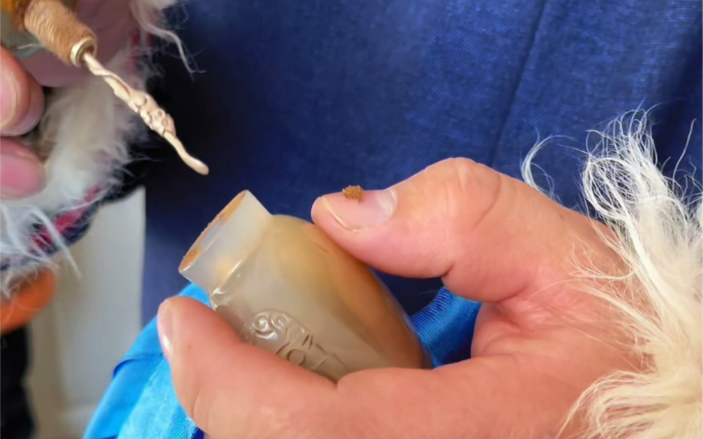 蒙古人交换鼻烟壶的礼仪代表了什么?