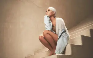 Download Video: Ariana Grande - Sweetener