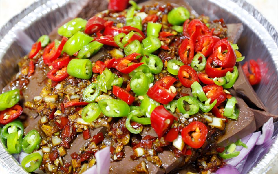 羊血不吃火锅不做汤,李姐做的这个锡纸羊血,光看做法都嘴馋!