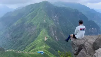 Video herunterladen: 重装徒步武功山精华路段，沈子村穿越龙山村（2）