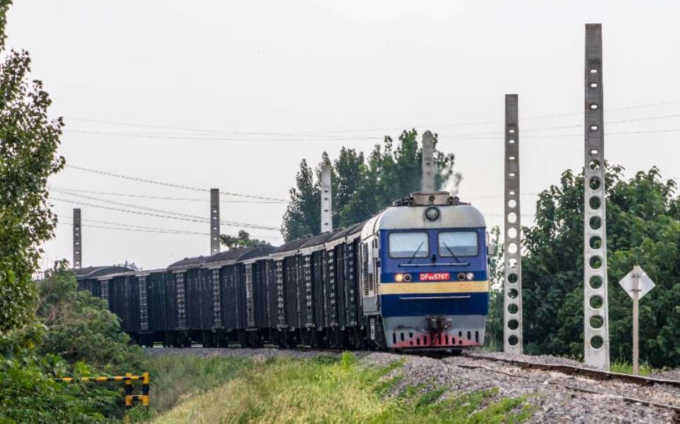 【铁路】东风8b牵引货列运行于大莱龙铁路莱州至朱桥区间,鸣笛震撼