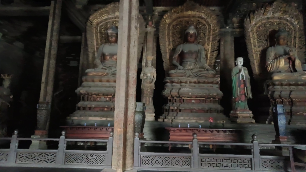 大同善化寺大雄宝殿基本就是国内寺庙大雄宝殿中天花板的存在了哔哩哔哩bilibili