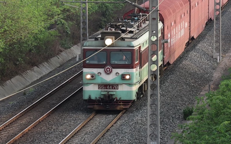 韶山3 4478牵引货列出新兴镇站