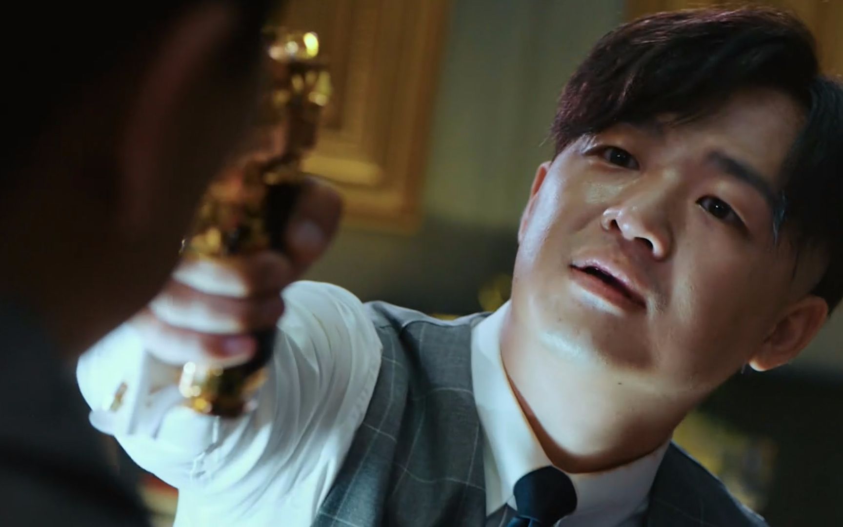 新老"赵公子"谁更胜一筹?《大人物》vs《老手》经典镜头对比!