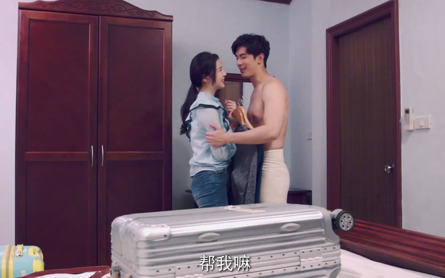 你是我的毒玫瑰大灰狼男主撒娇说不会穿衣服很会要