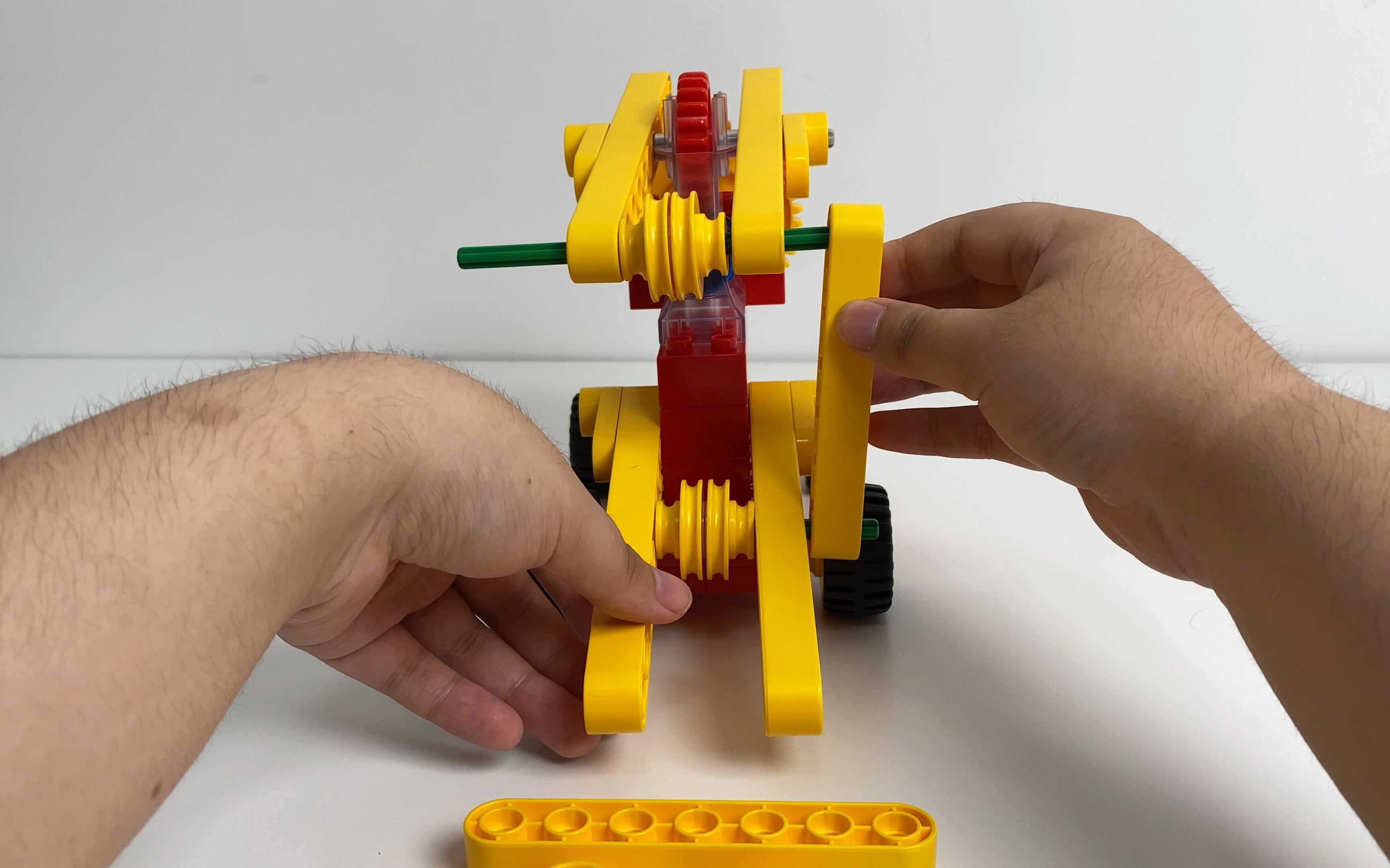 积木课堂大颗粒搭建叉车