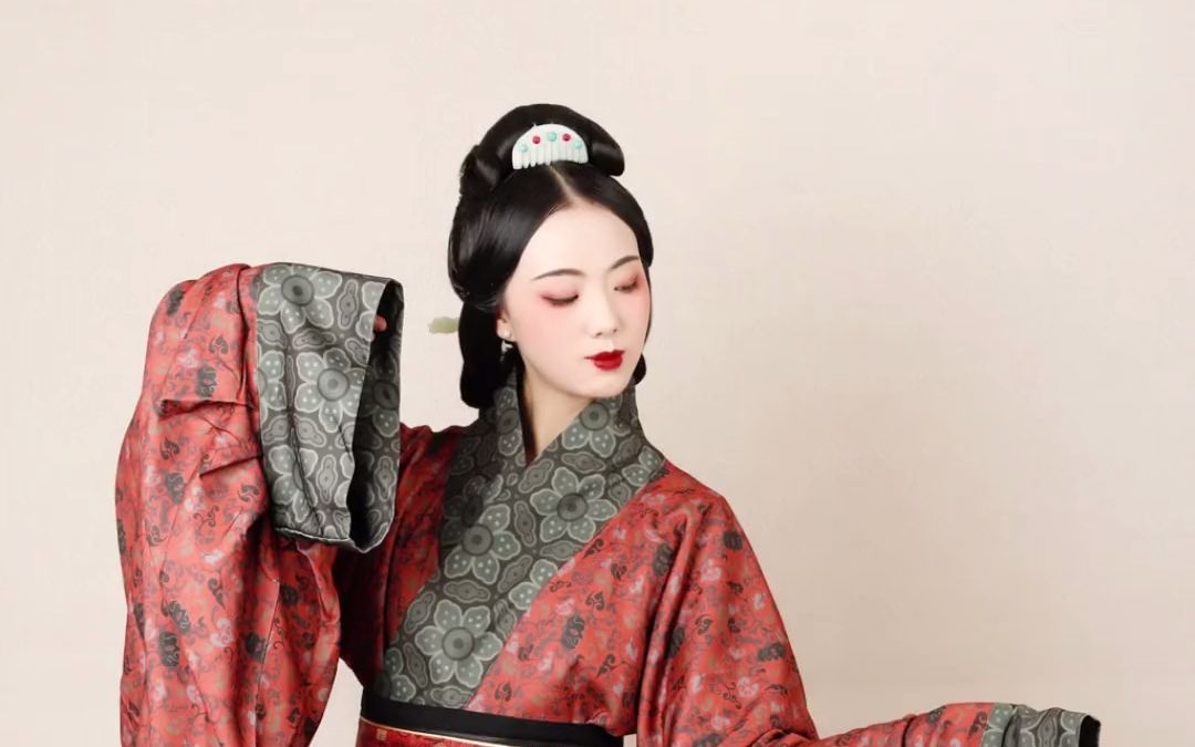 秦朝贵族女性服饰图片