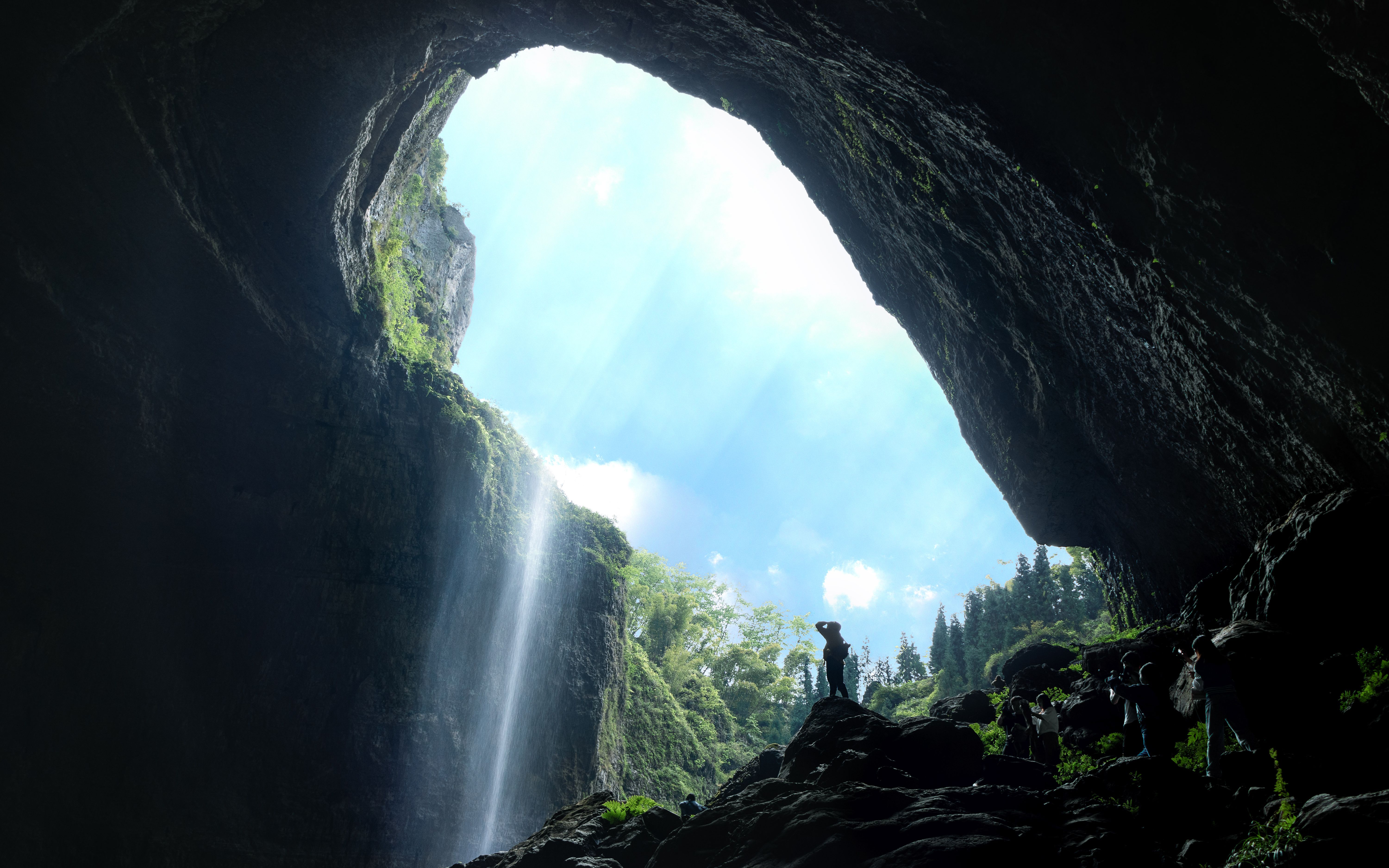 活动作品地心历险记乐山硝洞