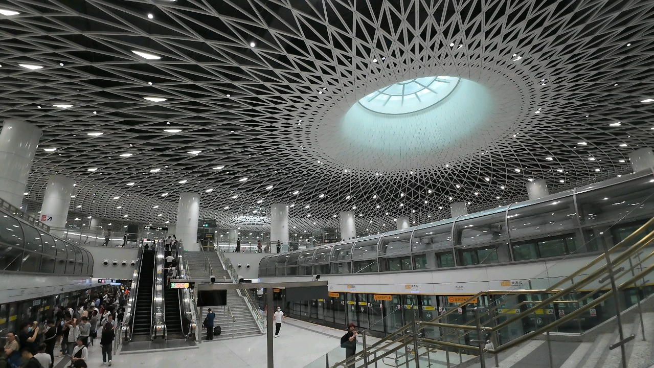 深圳岗厦北地铁站14号线站台