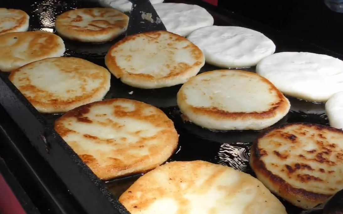 【街头美食】伦敦街头上来自委内瑞拉的阿瑞巴玉米饼 小胖还是曼联