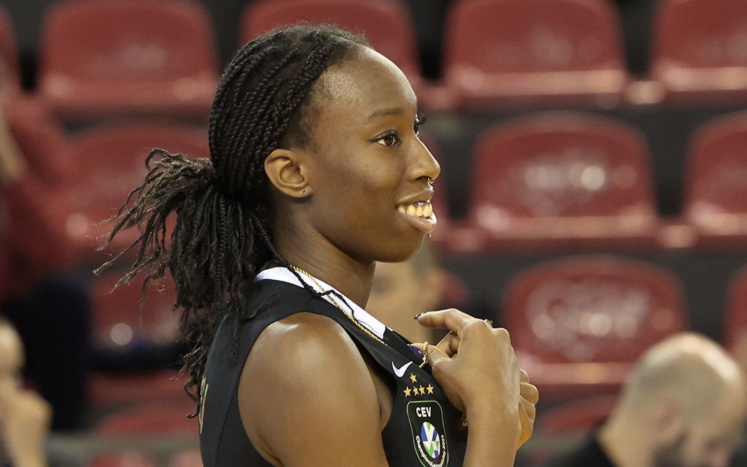 艾格努进攻亮点,保险杯四分之一瓦基弗银行女排对阵加拉塔萨雷