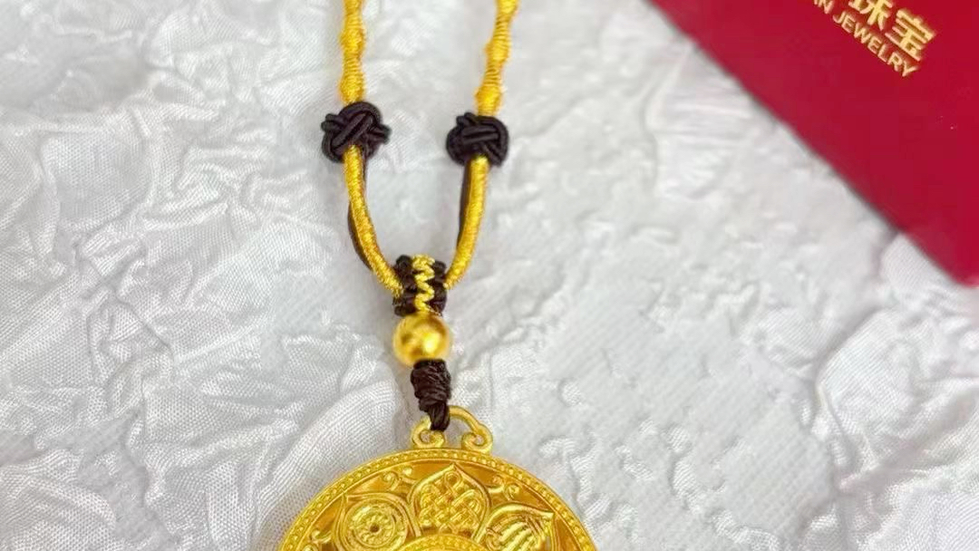 八宝罗盘亦称"八吉祥"或"八瑞相"即"轮,螺,伞,盖,花,罐,鱼,长"寓意福