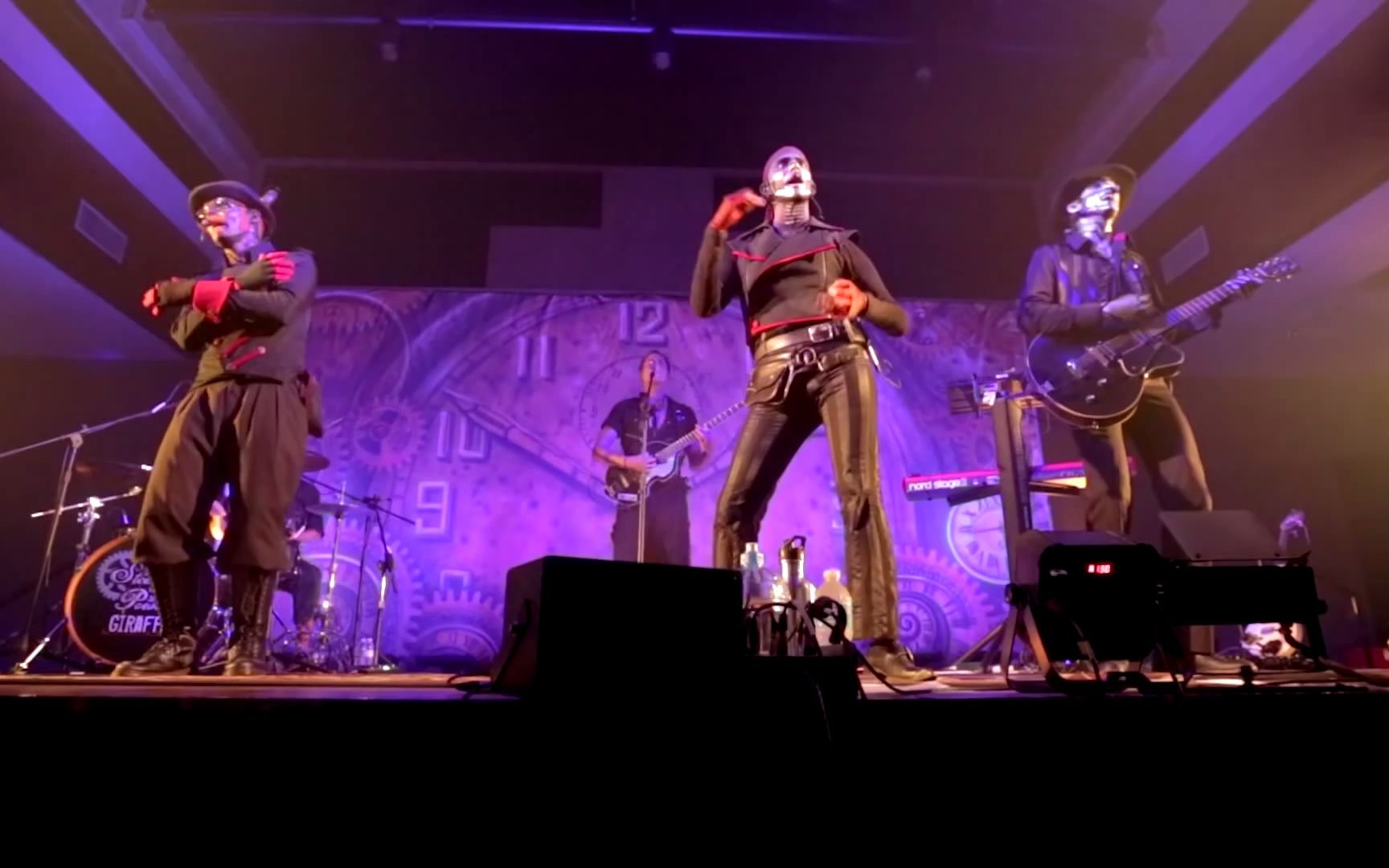 [图]【Steam Powered Giraffe】 Honeybee (Live at the Walter Robotics Expoin San Diego)