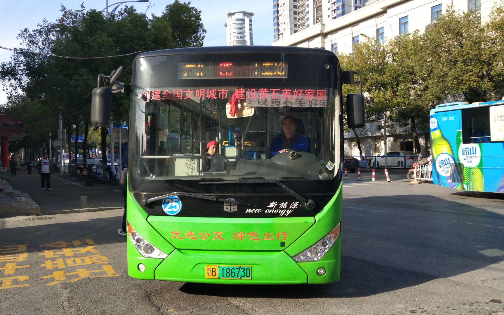 【黄石公交】25路中通纯电动转弯进沈家营公交停车场