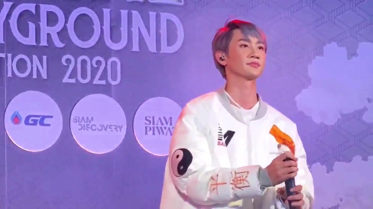 [图]CaptainChonlathorn1203Siam discovery新开业圣诞活动 -color blind 首秀