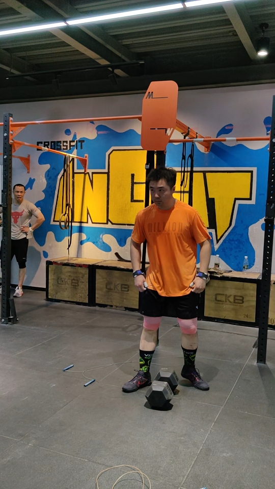 20230619～哑铃抓举20 胸触杠引体20 双摇40,3轮