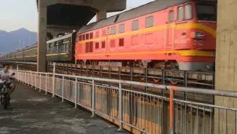 K4967次通过西江大桥
