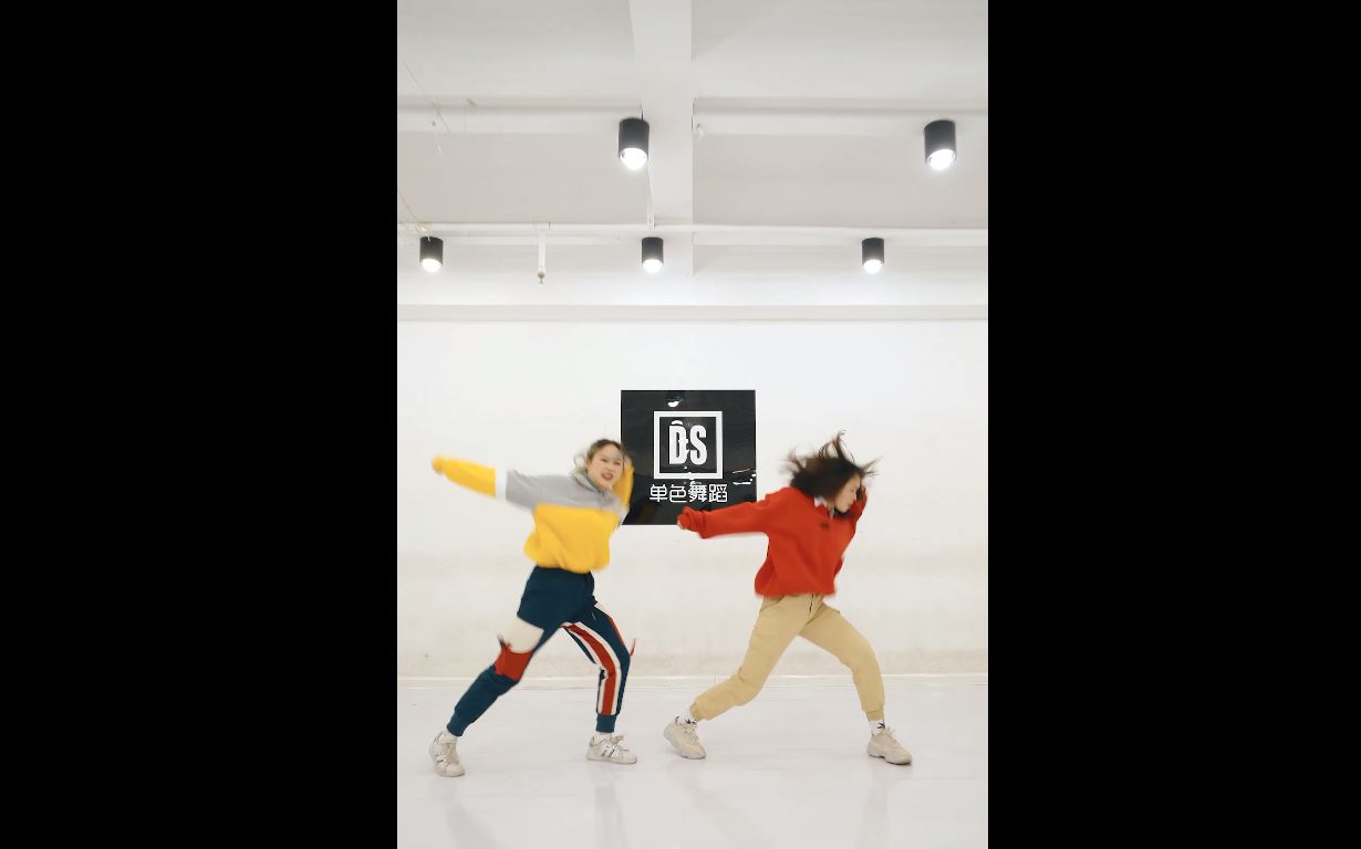 火遍抖音的realligator真的好适合闺蜜一起蹦迪