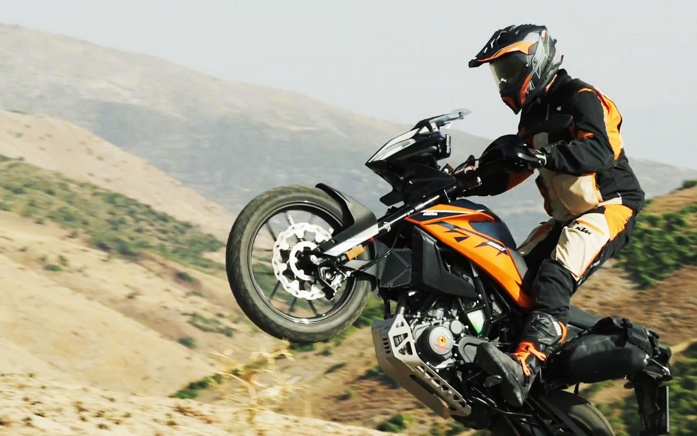 ktm—没有人比我更懂服装 ktm新款adv专配骑行套装发布