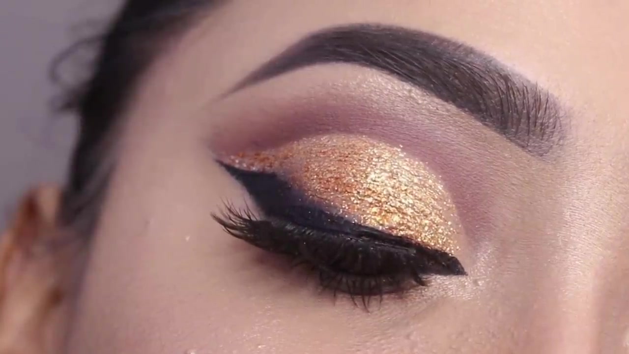 【时尚眼妆】金色闪光切割折痕眼妆新娘眼妆教程