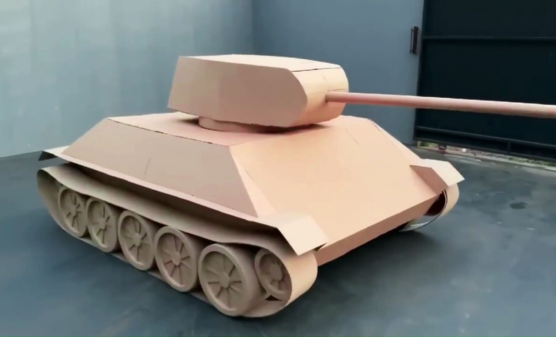用硬纸板做坦克模型,能开动,小孩子特别喜欢!