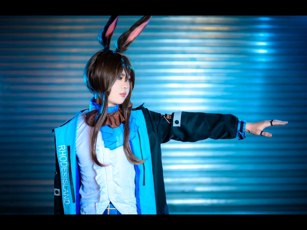 as漫展场照阿米娅cos_哔哩哔哩 (゜-゜)つロ 干杯~-bilibili