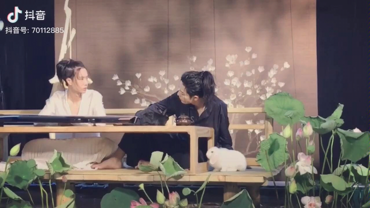 【时尚芭莎花絮】【陈情令】肖战61王一博 还是忍不住动手了是吗