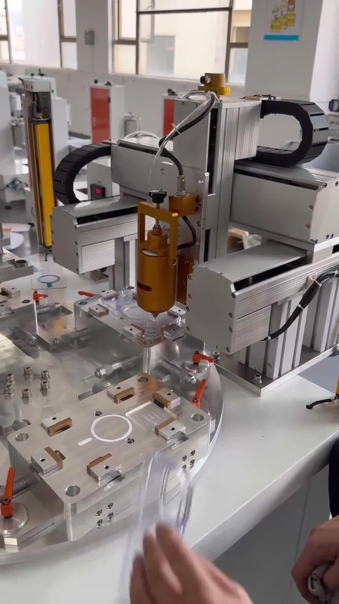 深圳专业自动锁螺丝机厂家定制,自动锁螺丝机厂家带你了解;欢迎你来