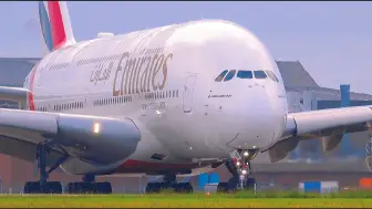 Скачать видео: 空客A380-800起飞过程，解压，机械之美