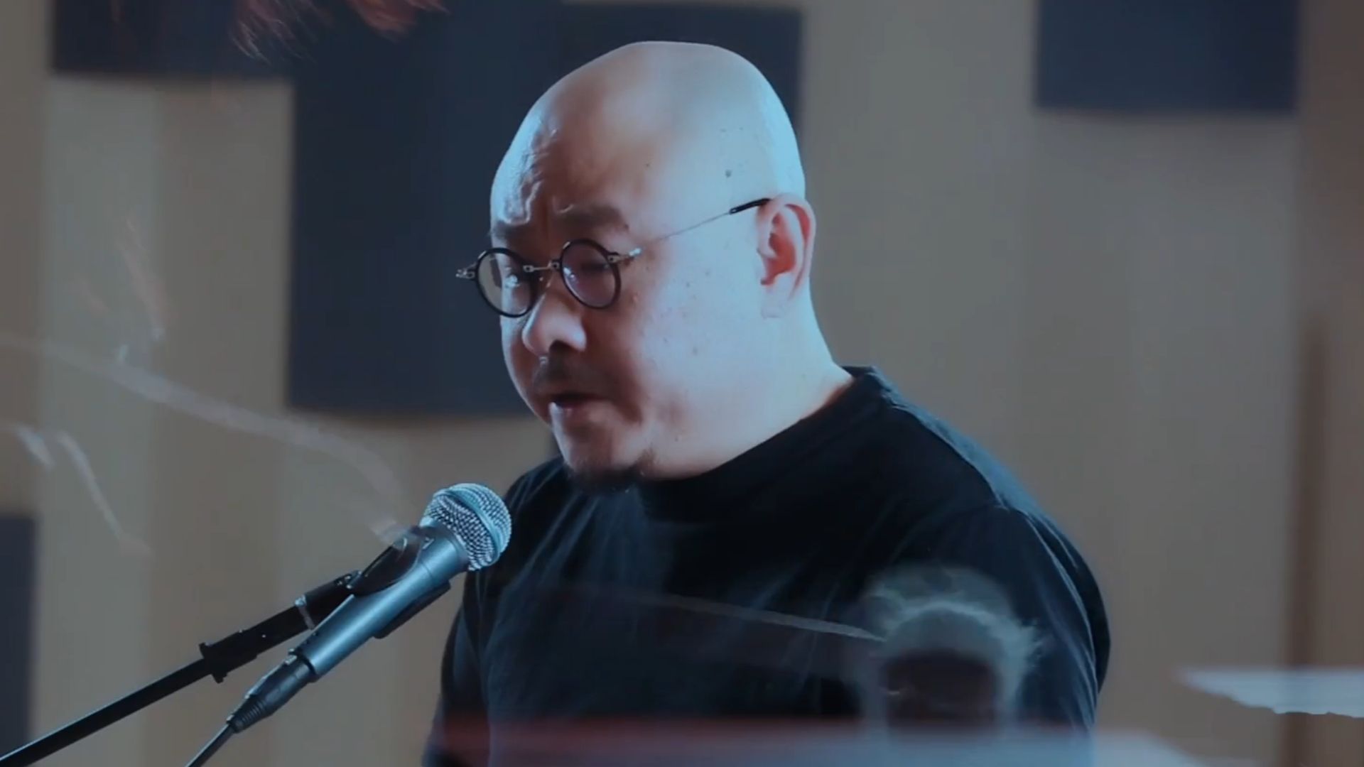 刀郎新作《珠儿》火了,嗓音沧桑曲调神秘,歌词寓意深刻揭露人生