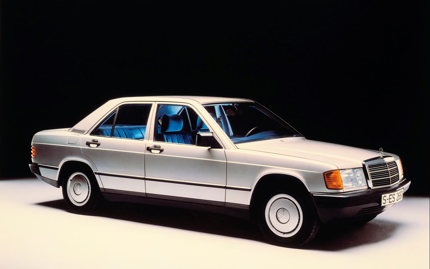 [奔驰w201]论奔驰190系列是怎么来的_哔哩哔哩 (゜-゜)つロ 干杯