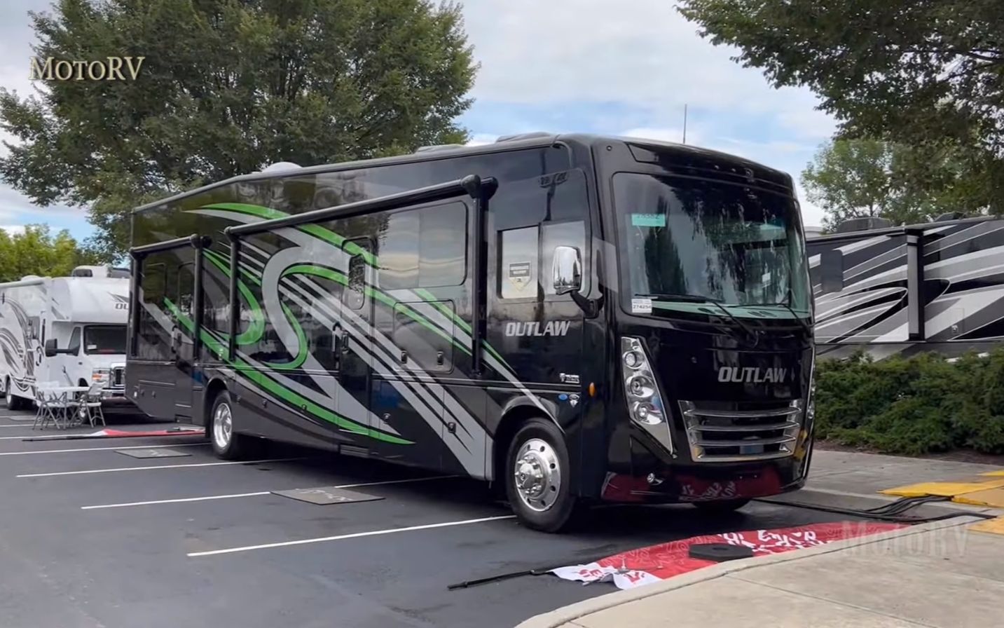 美式a型大巴房车 - outlaw 38kb 2023