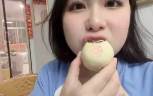 Download Video: 大胃女子不控制饮食/没暴食/就是想把自己吃撑（稻香村的糕点又甜又好吃！）