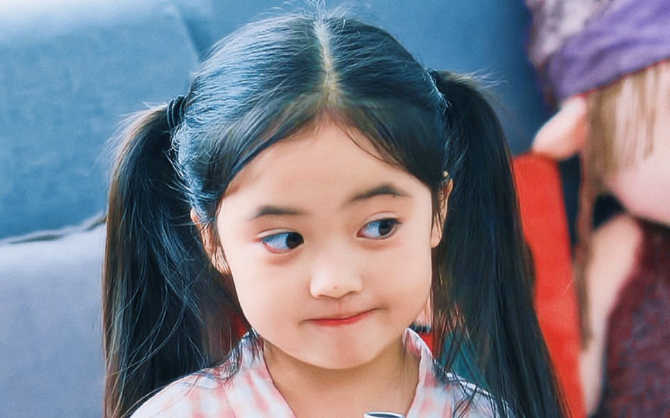 机灵可爱小阿喜心甘情愿女儿奴何况她爸是李易峰诶暗夜行者