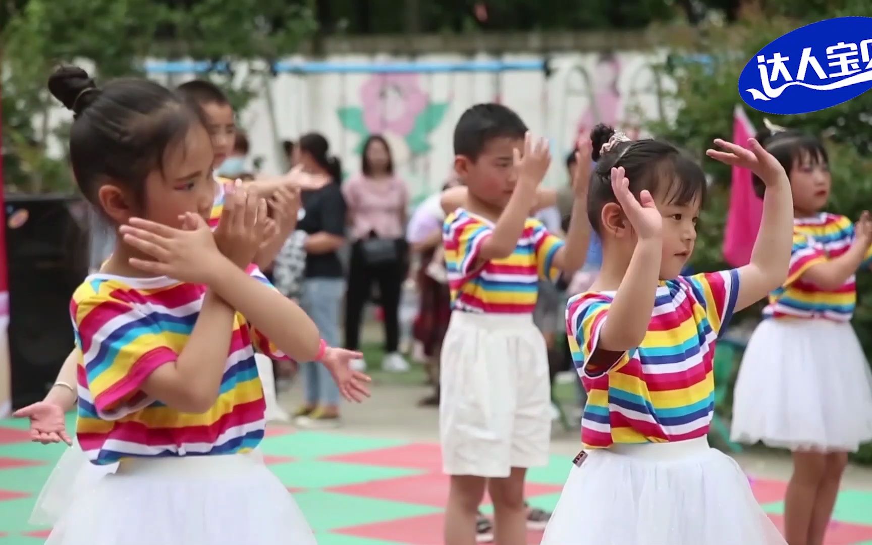 [图]幼儿园大班舞蹈《童心向党》，简单集体手势舞蹈，献礼十一