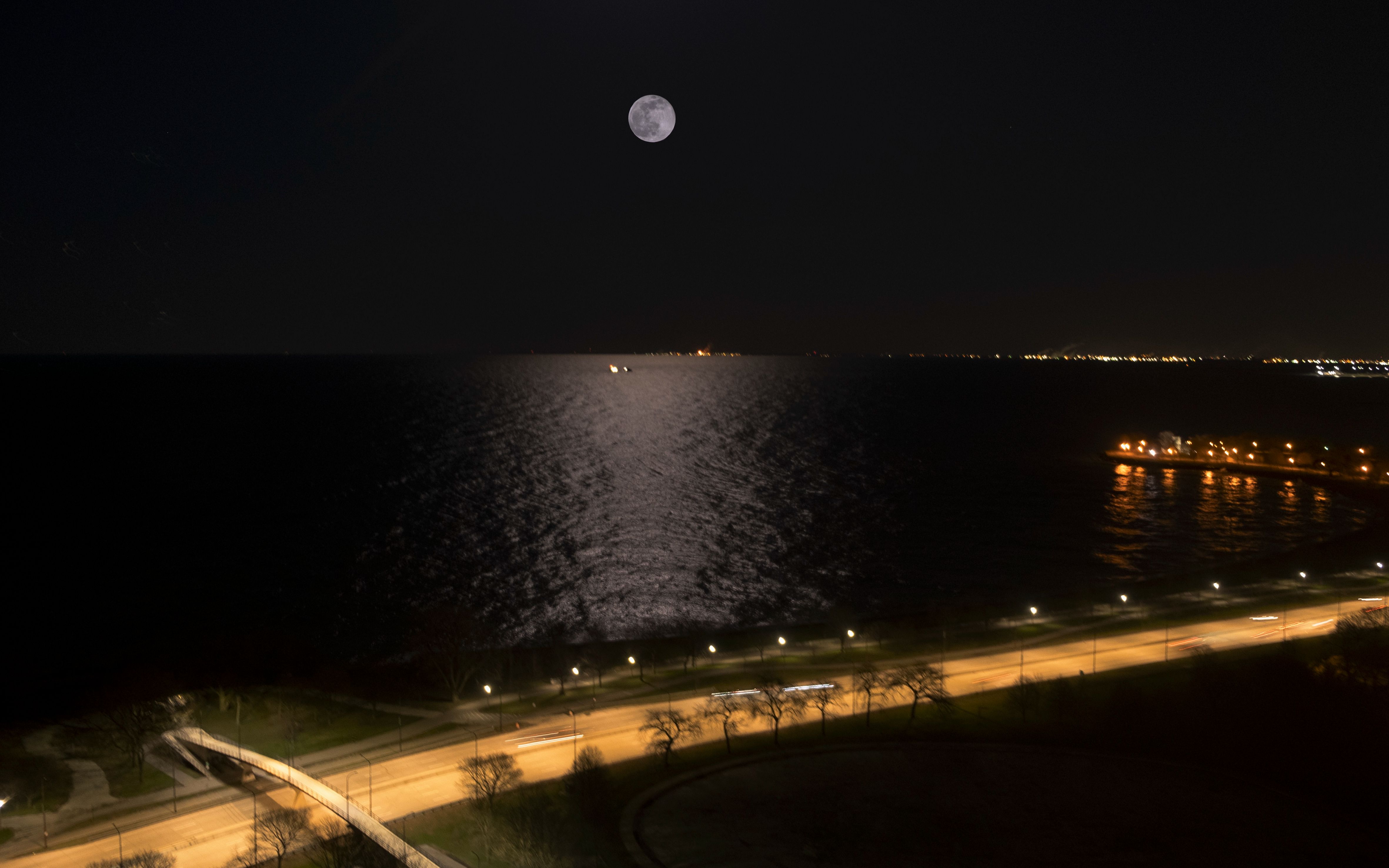 [图]Nightview of Lake Michigan