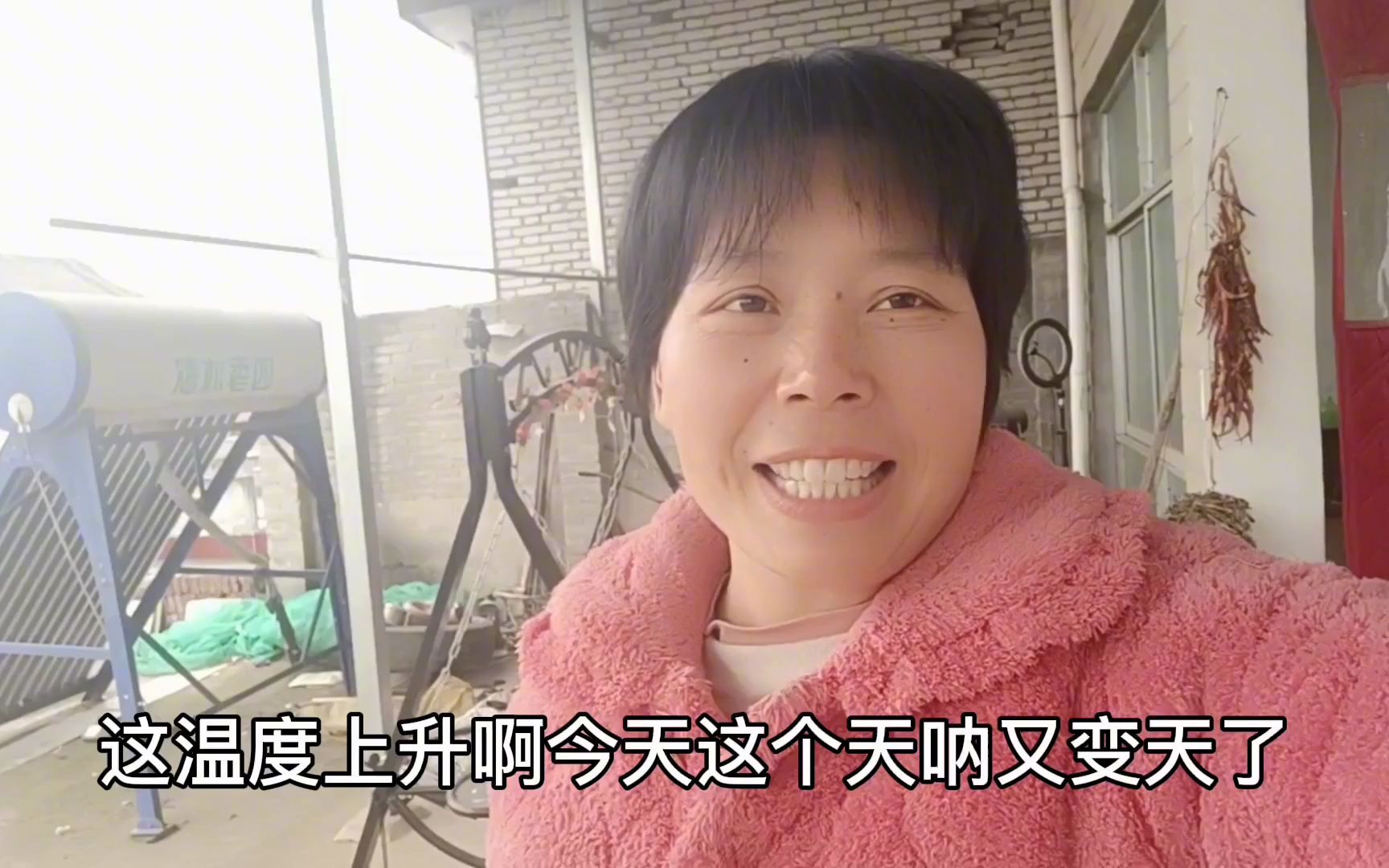 [图]妈妈伺候女儿累病了，20年巧华第一给妈妈做菜当客带，有妈真幸福