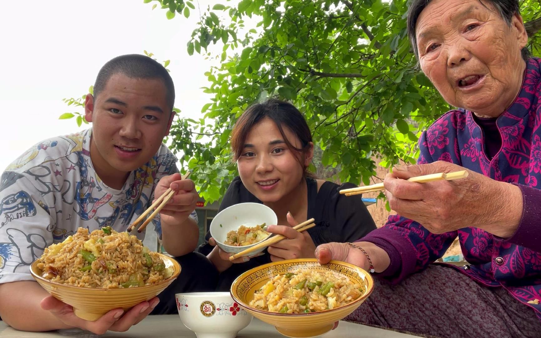 山西特制懒人焖饭,满满一大碗吃到撑,太有食欲了,奶奶:香哔哩哔哩bilibili