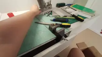 明明是做纸模的，却干的像个木工……