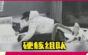 Download Video: 【檀健次】好家伙！果然没有人不喜欢“吸猫”，男孩子在外边还是要保护好自己啊！