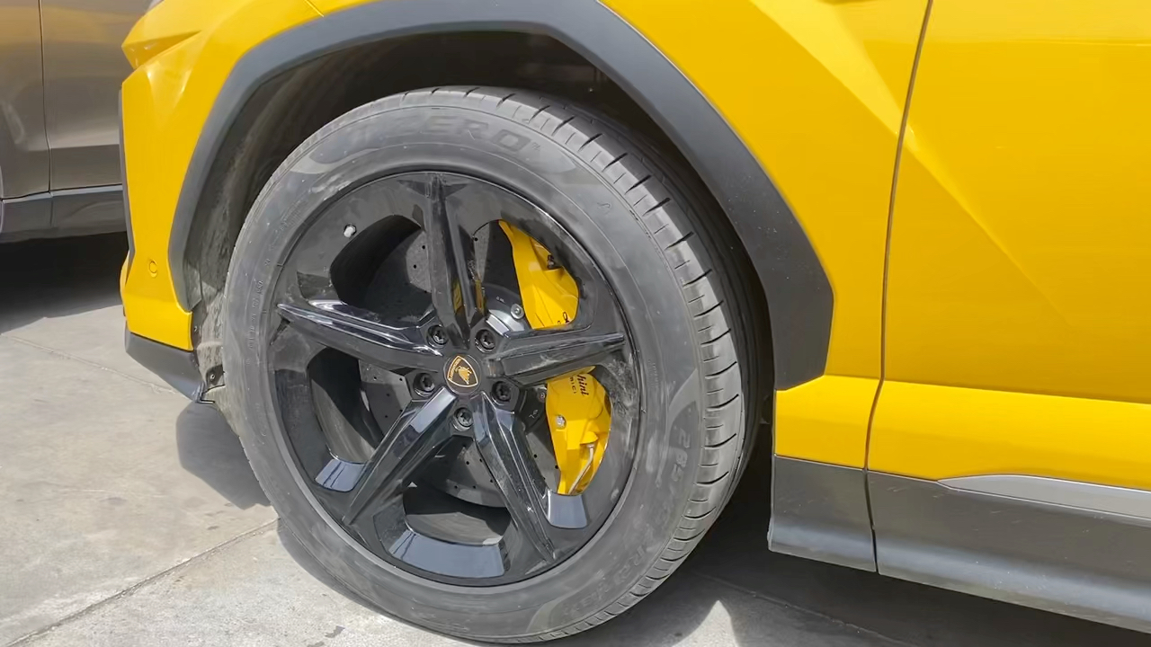 兰博基尼urus卡钳改色