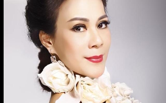 女中音歌唱家梁宁演唱歌剧卡门中的选段爱情像一只自由的小鸟