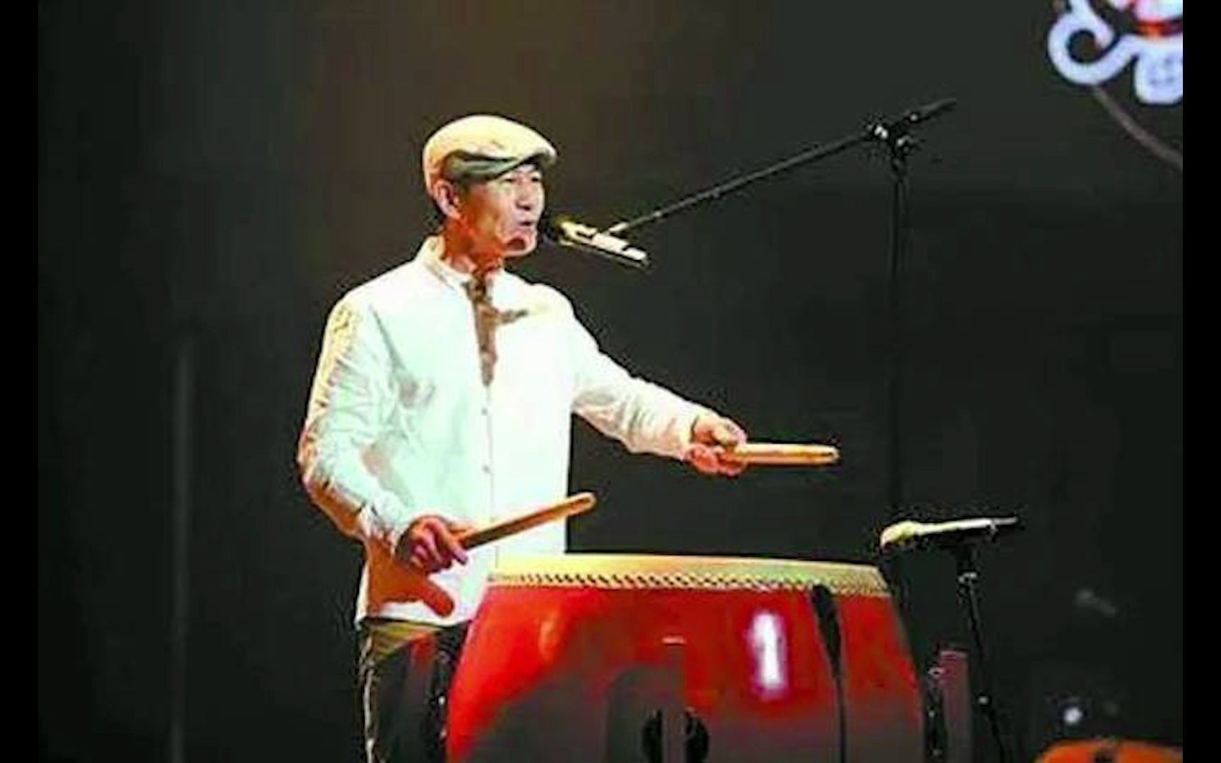 曾担任汪峰鲍家街43号鼓手的赵牧阳被誉为摇滚鼓王又被称为中国流行