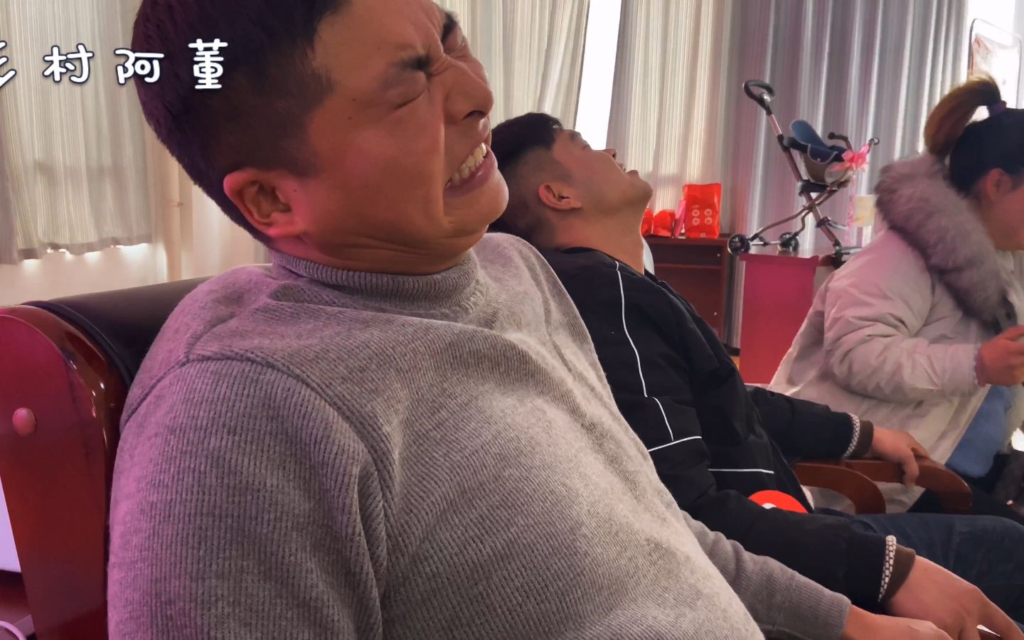 阿董说女人生孩子很简单,瑞瑞带他体验一下分娩,阿董疼的直流汗_哔哩