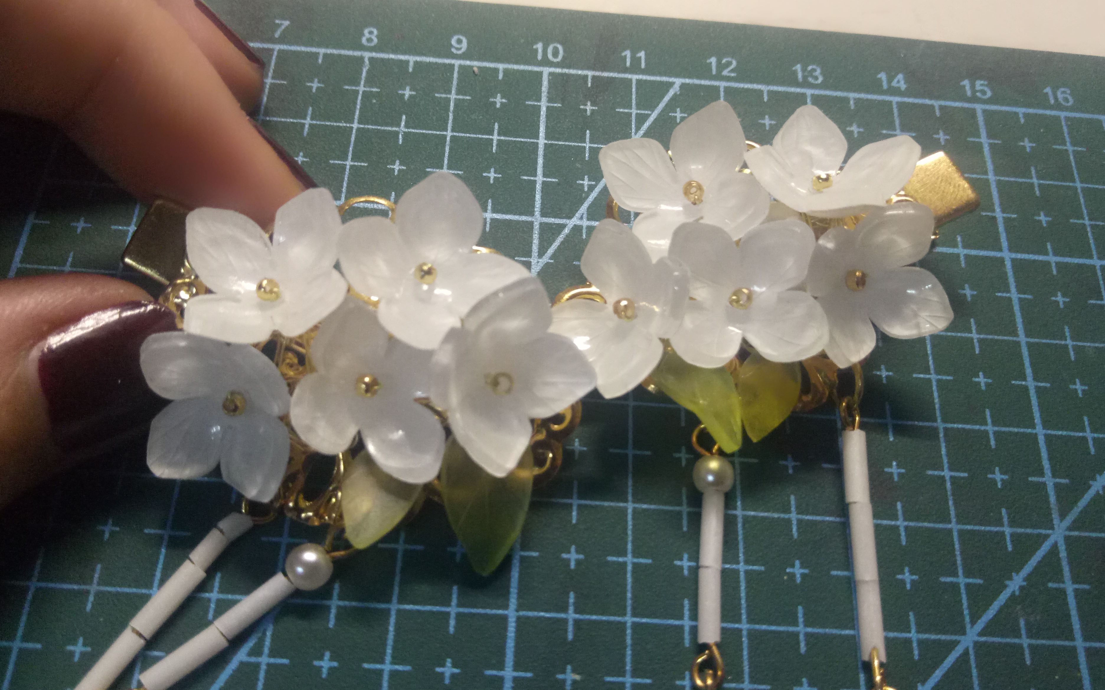 【热缩片】做个小花花的发夹,感觉白色仙仙的