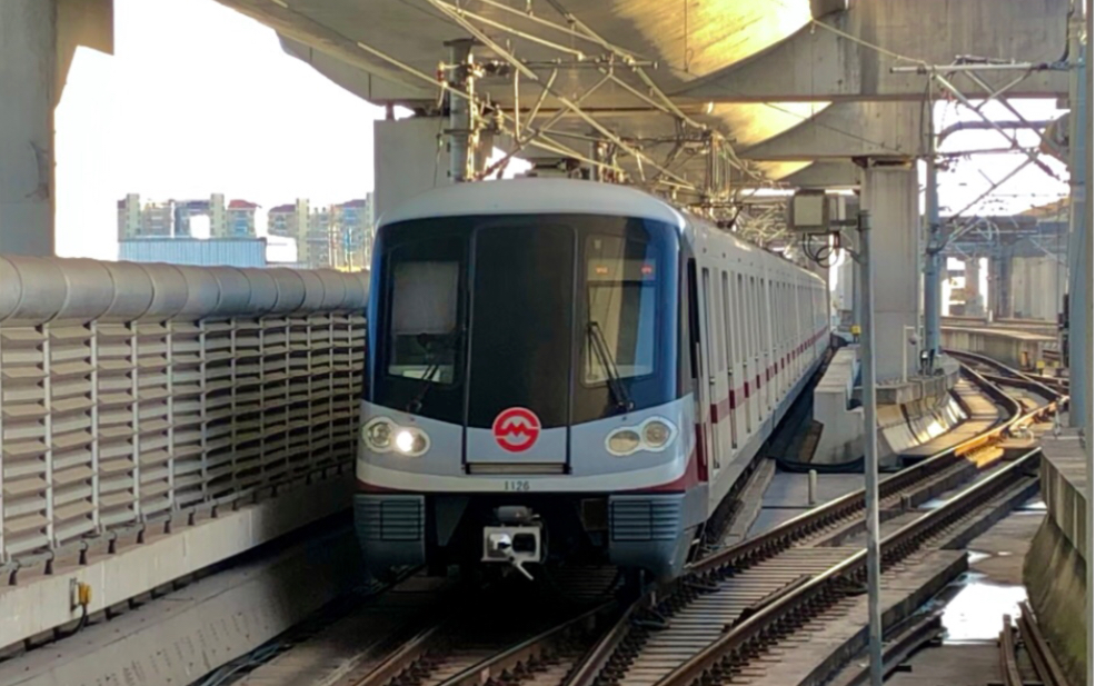 上海地铁11号线 新车图片